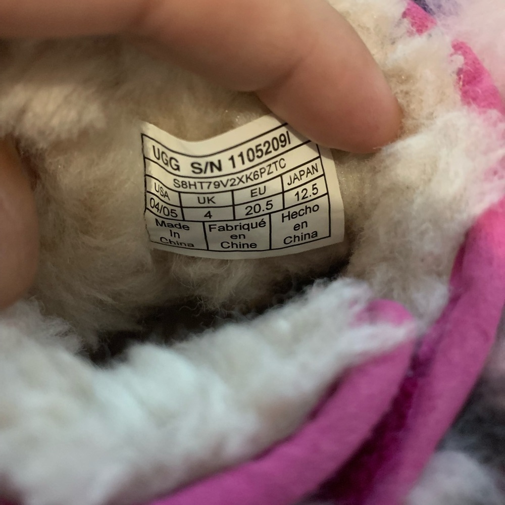 Uggs - Picture 4 of 4